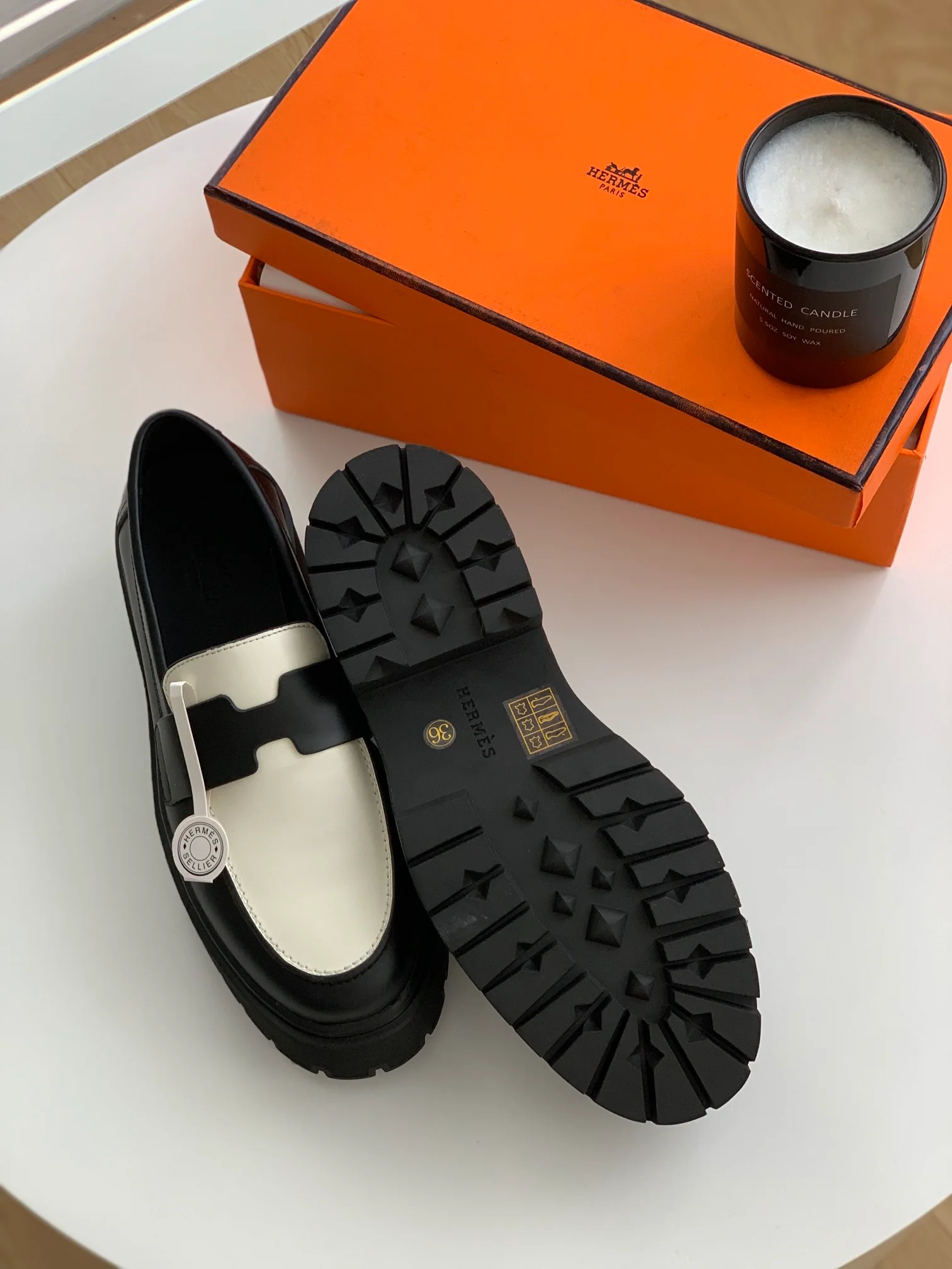 Новинка сезона осень/зима 2023 от Hermes - Лоферы Hitch - Белые