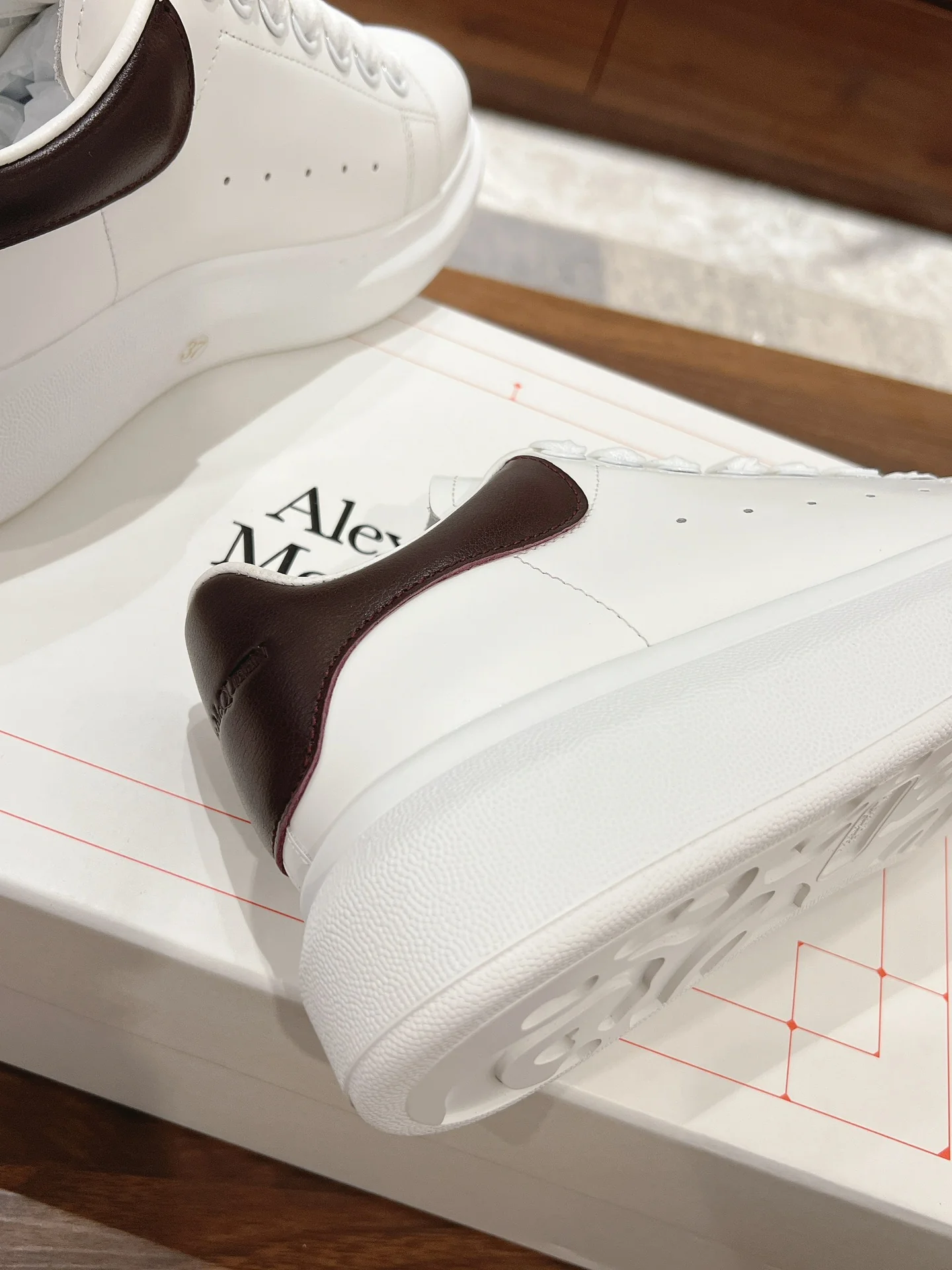 Скейтбордные кроссовки McQueen 2024 — темно-коричневые