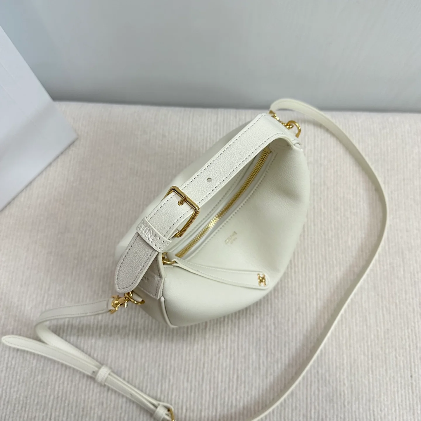 Сумка Celine-Lulu Crescent Bag - белая