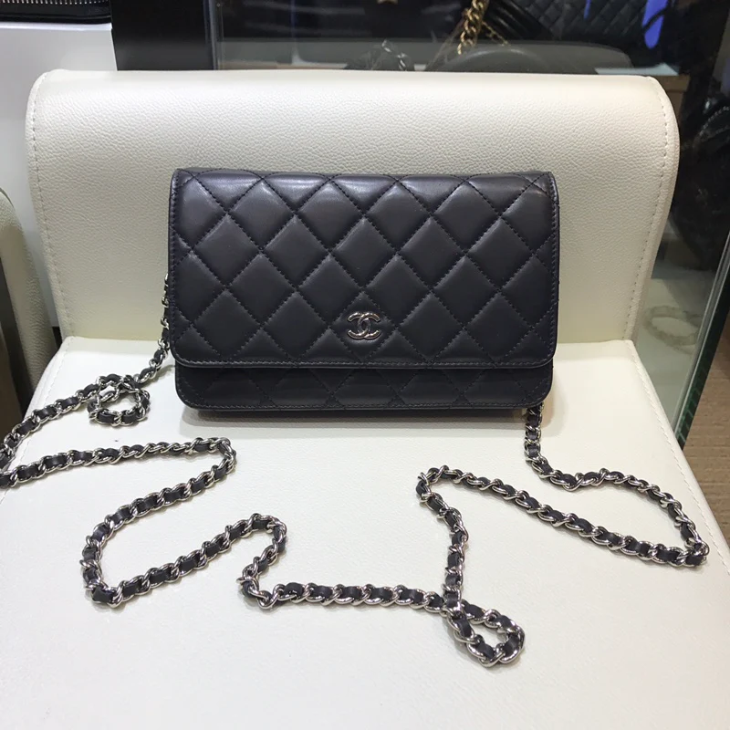 Chanel - Классические часы WOC - 19 см - Черная овечья кожа с серебристой фурнитурой
