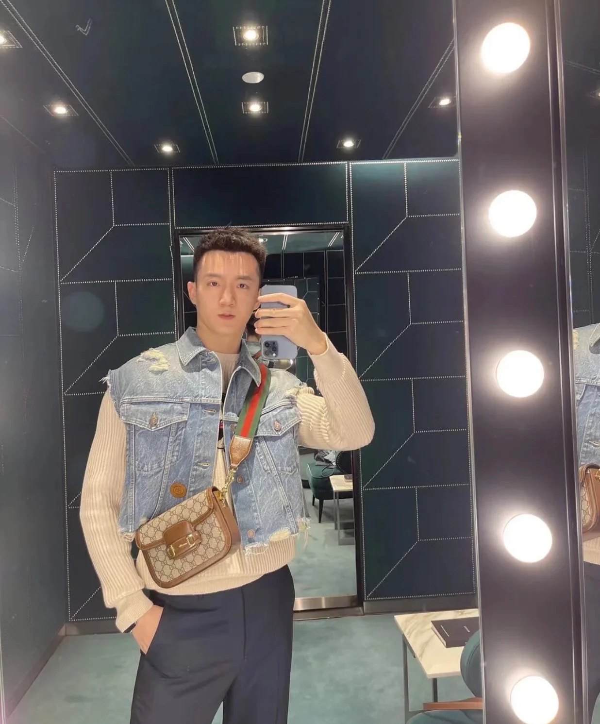 Сумка-седло Gucci 1955 с пряжкой в ??виде подковы - маленькая, 20-5 см