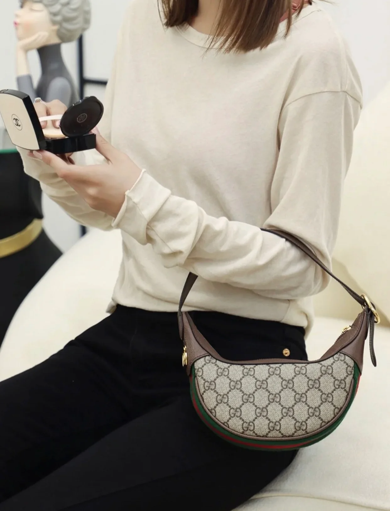 Сумка-подмышка Gucci из серии ?Офидия?