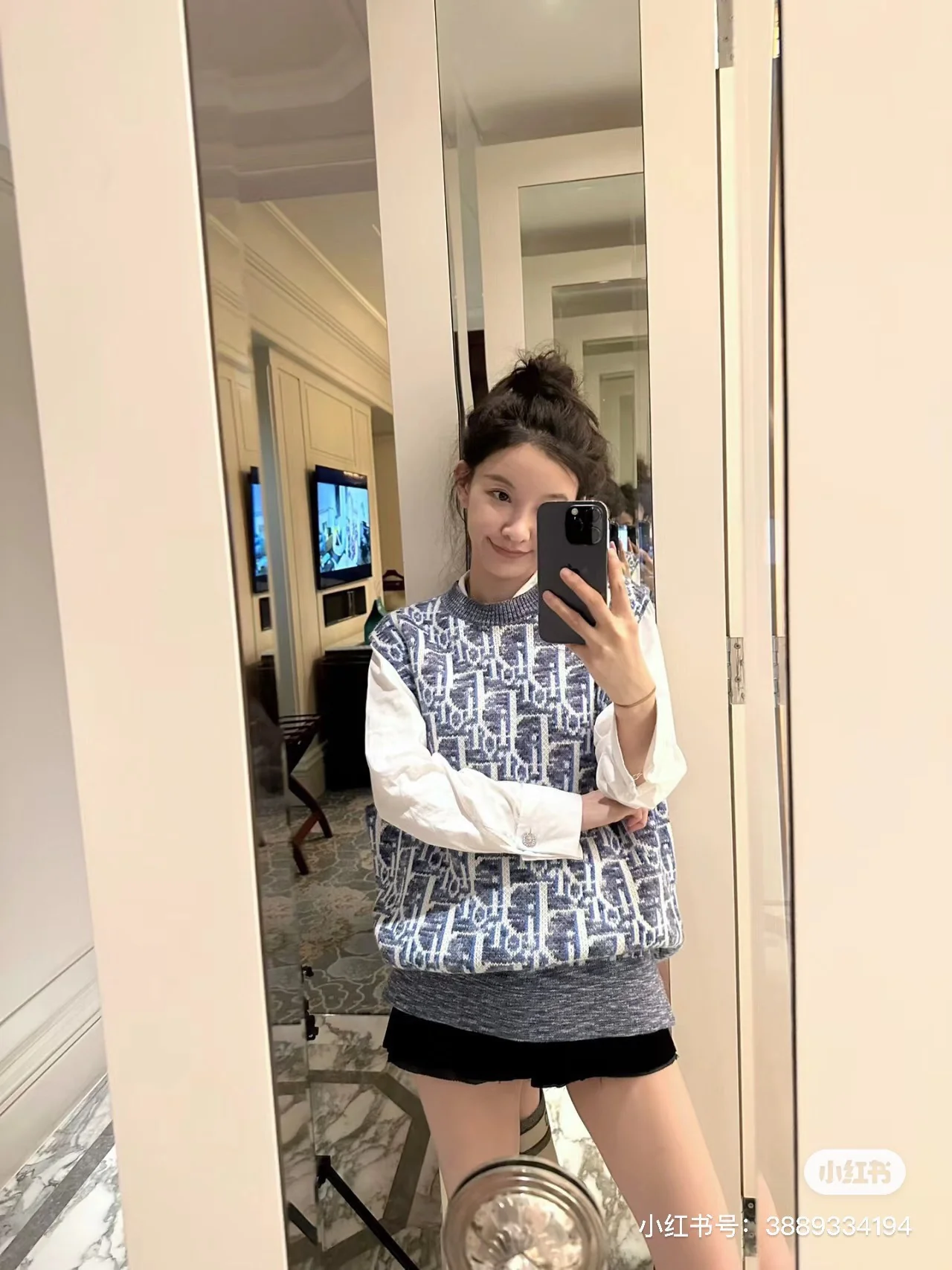 Вязаный жилет Dior 2403 с жаккардовым узором и буквами