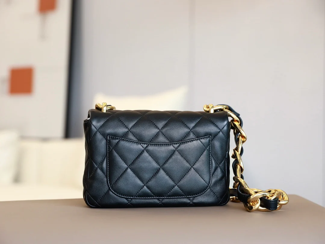Сумка-мессенджер Chanel Retro Underarm Bag