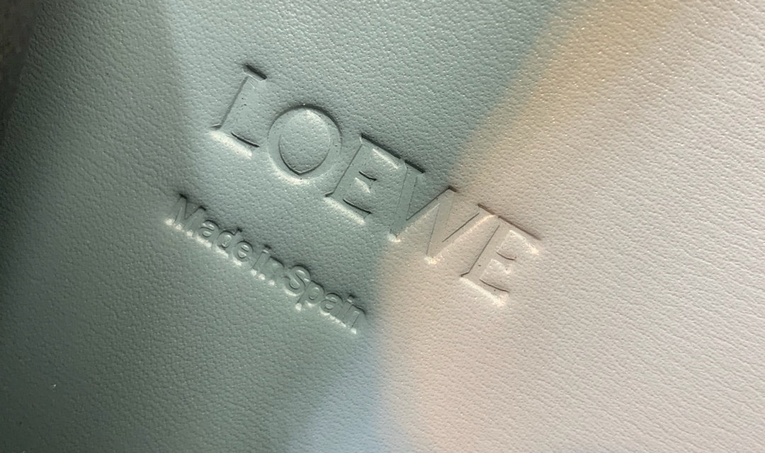 Треугольная сумка Loewe - Телячья кожа - Маленькая - 3