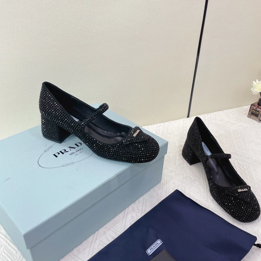Туфли Prada - Туфли-мэри-джейн на низком каблуке, украшенные стразами - черные