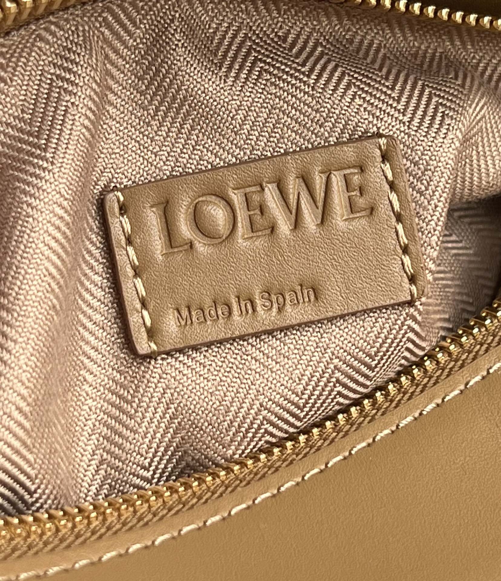 Loewe Puzzle Leather Satin Caramel Small