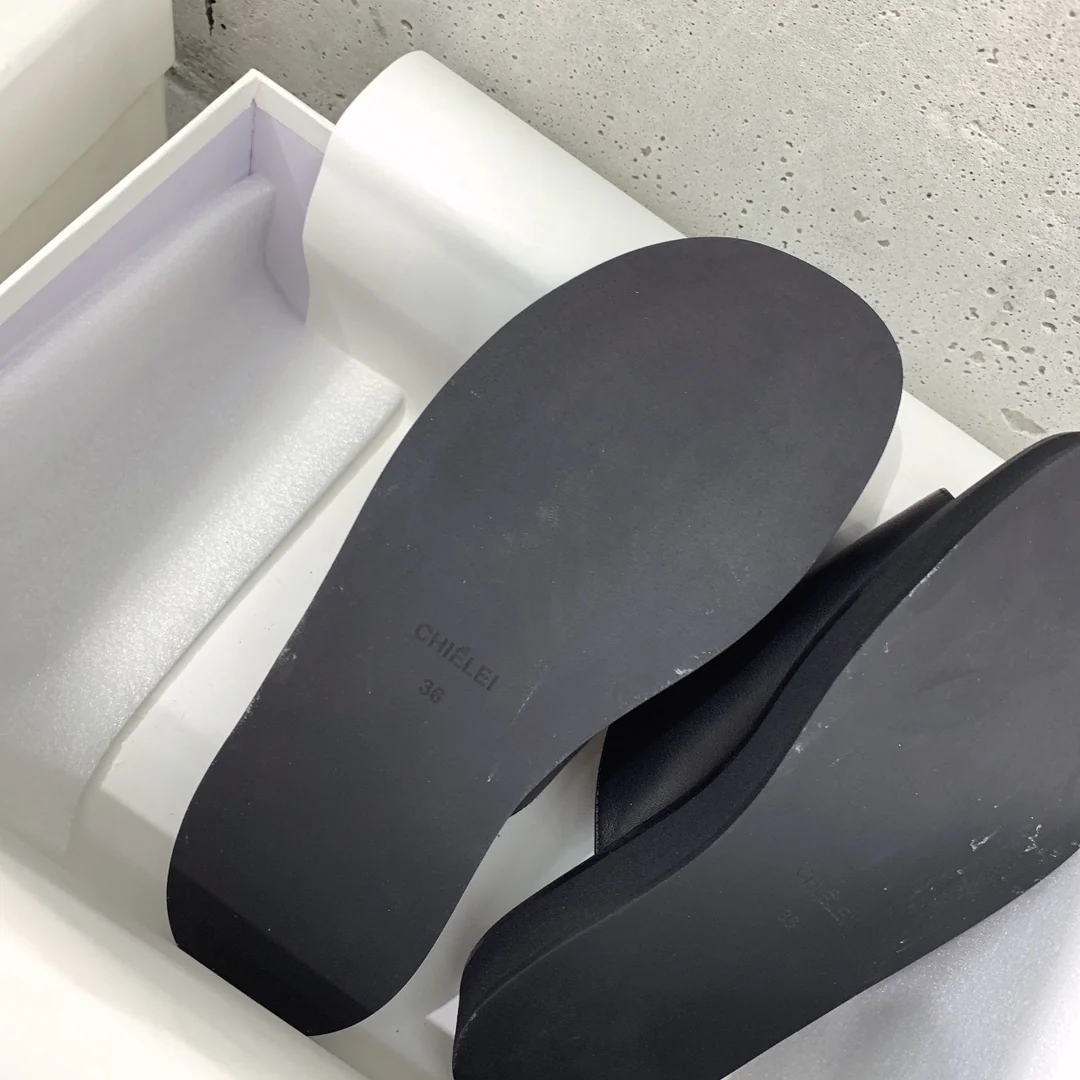 Celine - Тапочки из овечьей кожи - Черные