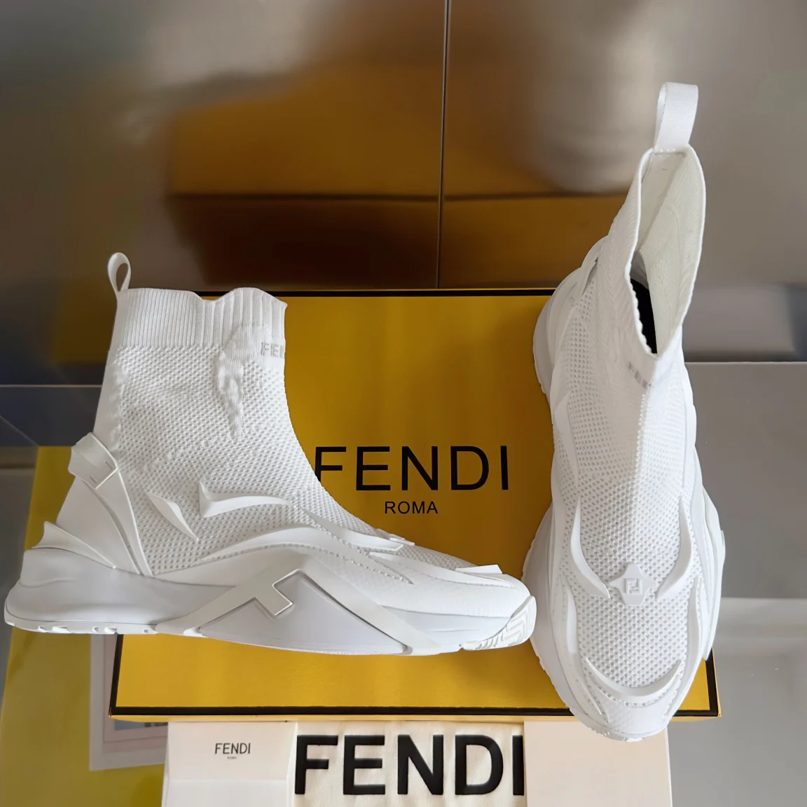 Кроссовки Fendi-flow серии Flyknit - Унисекс - Белые