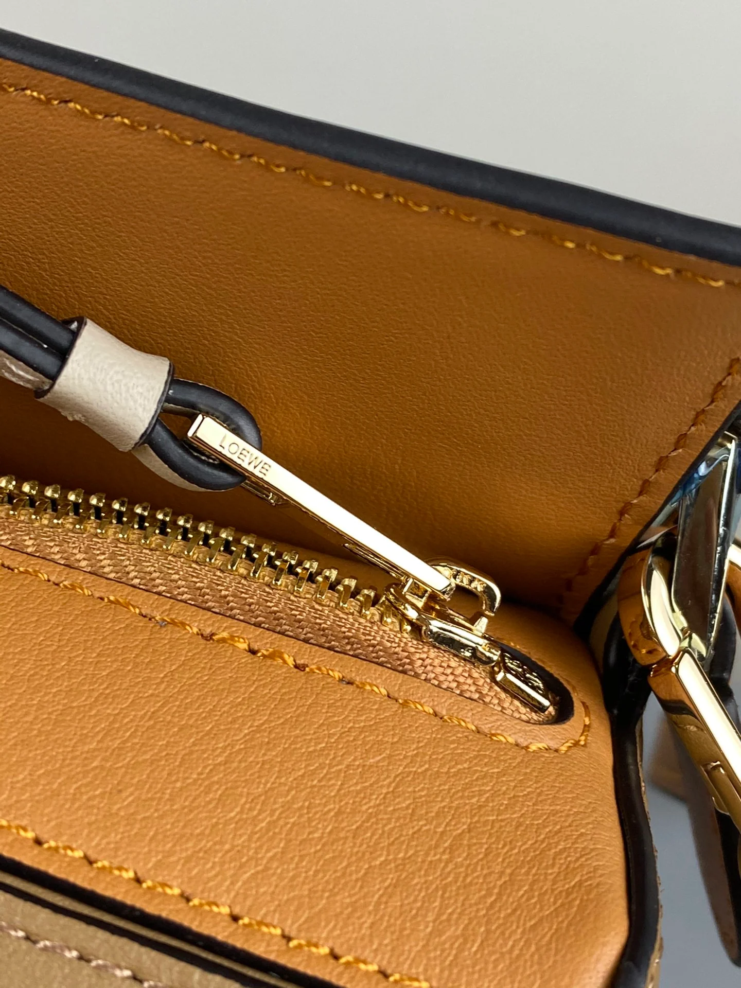 Мини-сумка Loewe Puzzle Bag из телячьей кожи - 12