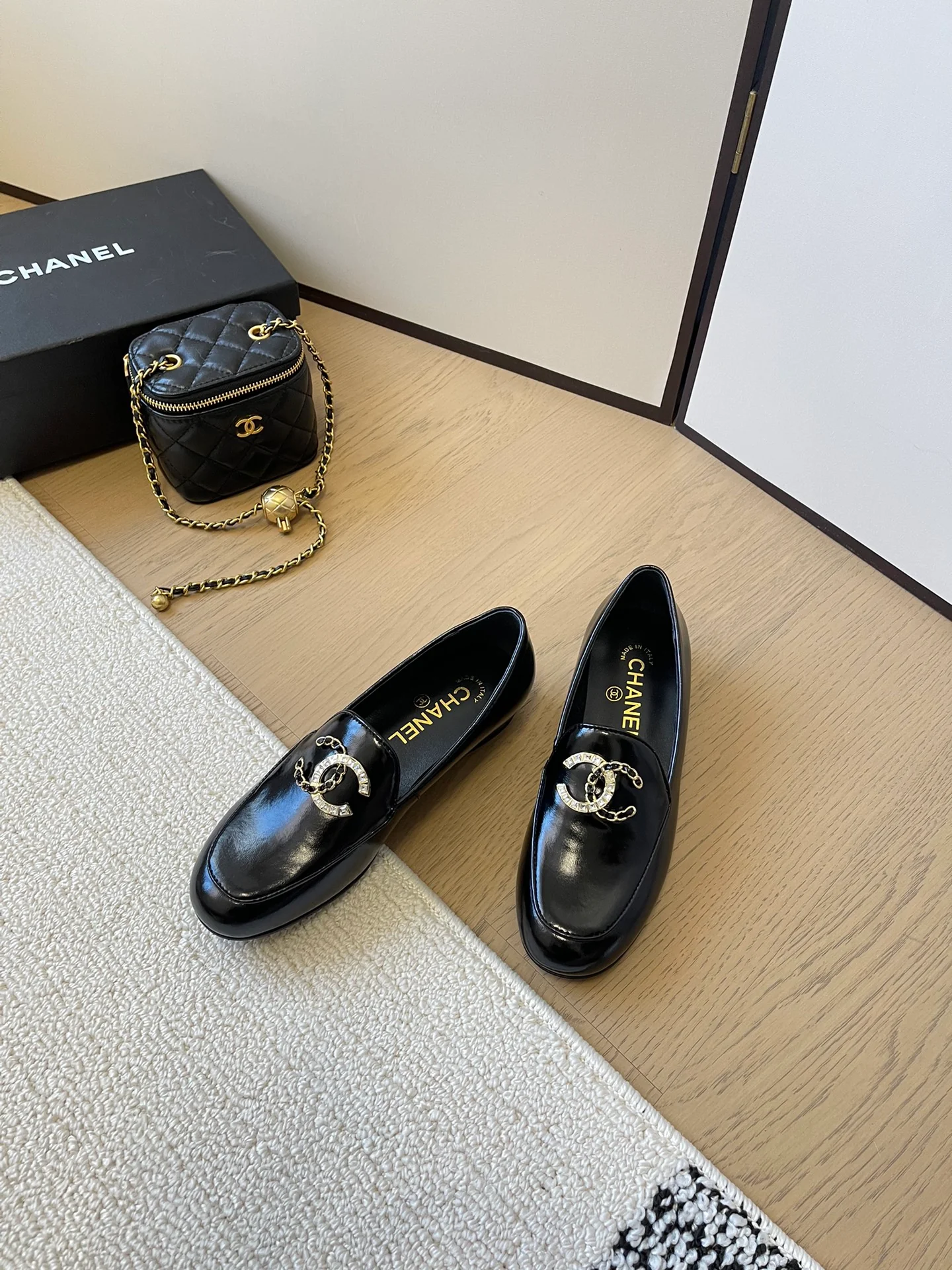 Кожаные лоферы Chanel 2024 - черные