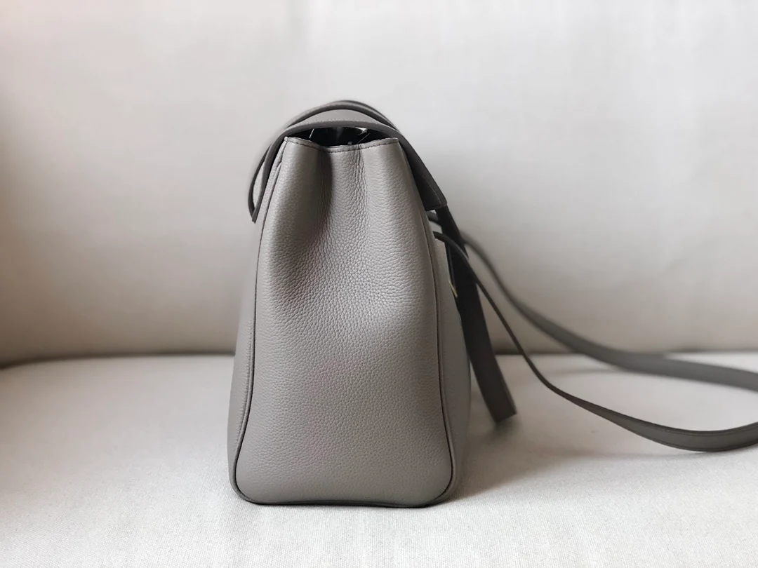 Сумка Celine Soft 16 из зернистой кожи средней толщины