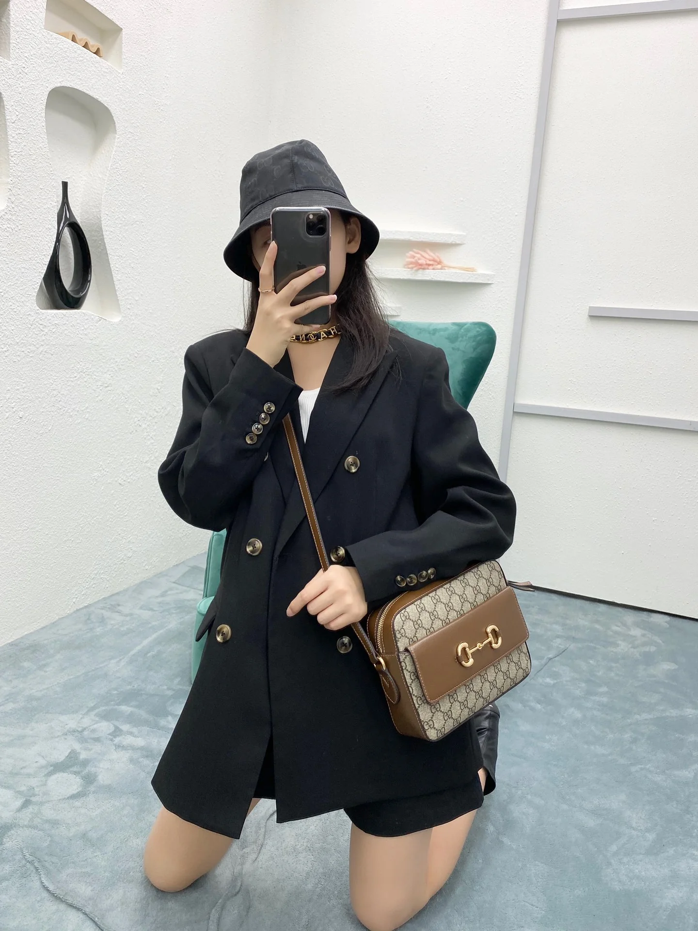 Сумка для фотоаппарата Gucci 1955 с пряжкой в ??виде подковы - 1 шт.