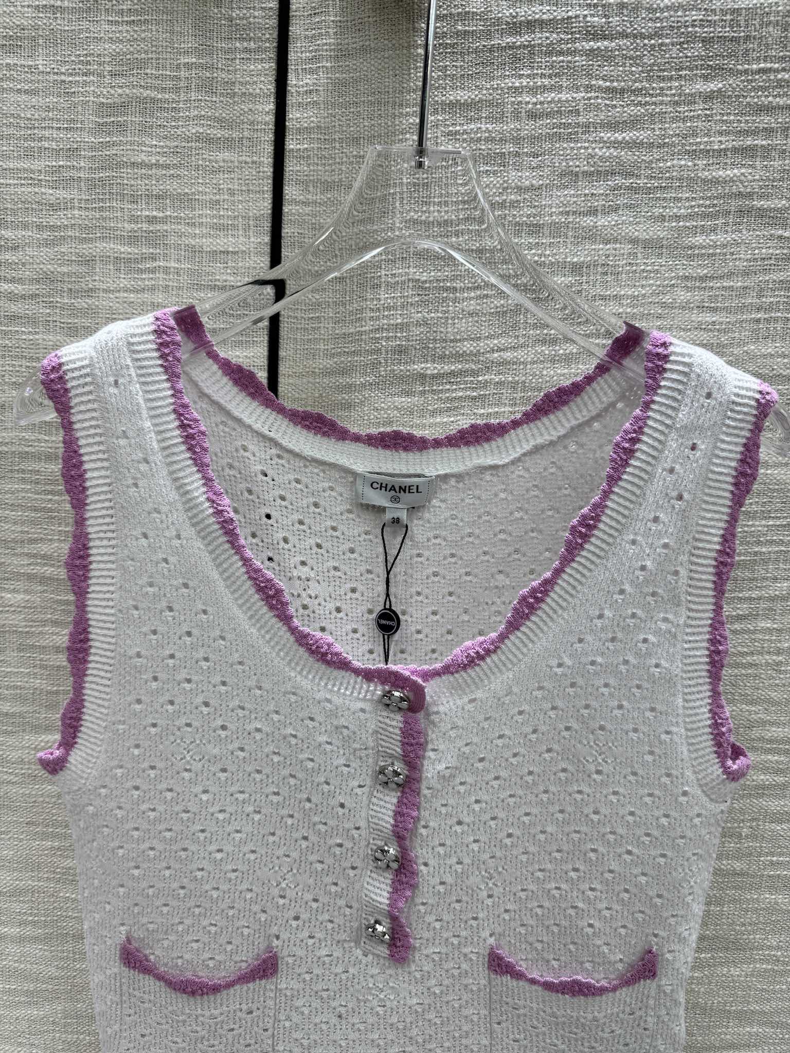 Chanel 2403 - Ажурный трикотажный жилет с двумя карманами - Белый