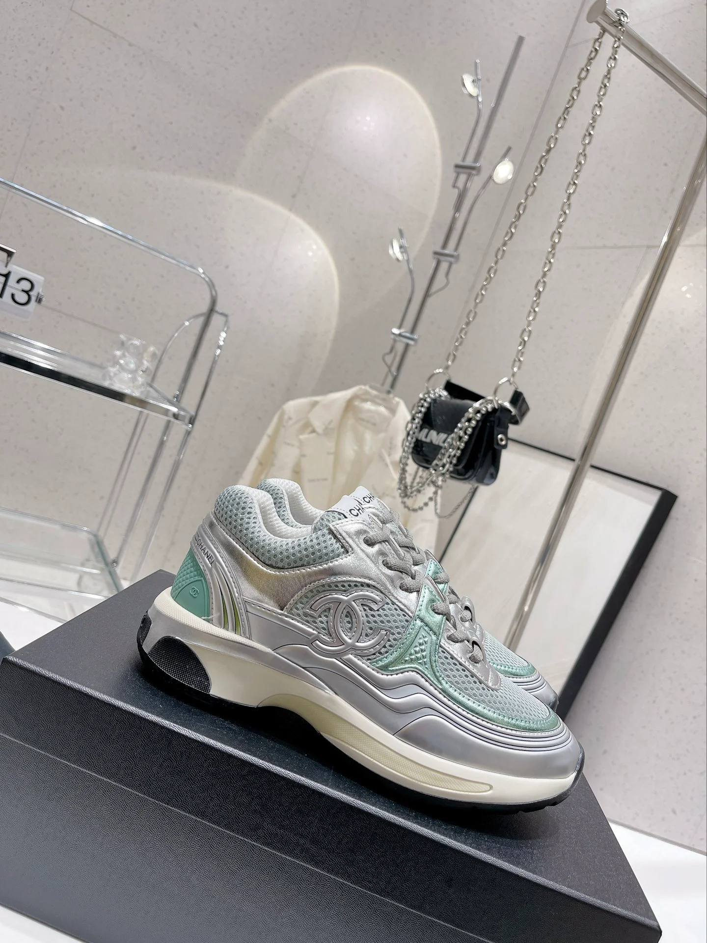Новинка весенней коллекции Chanel 2023 года - Дышащая сетка - Повседневные кроссовки - Серебристо-зеленые