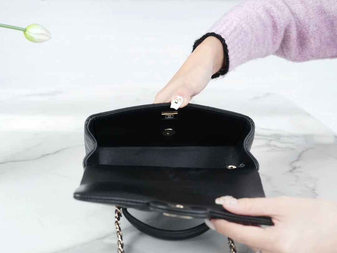 Мини-сумочка Chanel Mini CF, сумка на цепочке через плечо, черная.