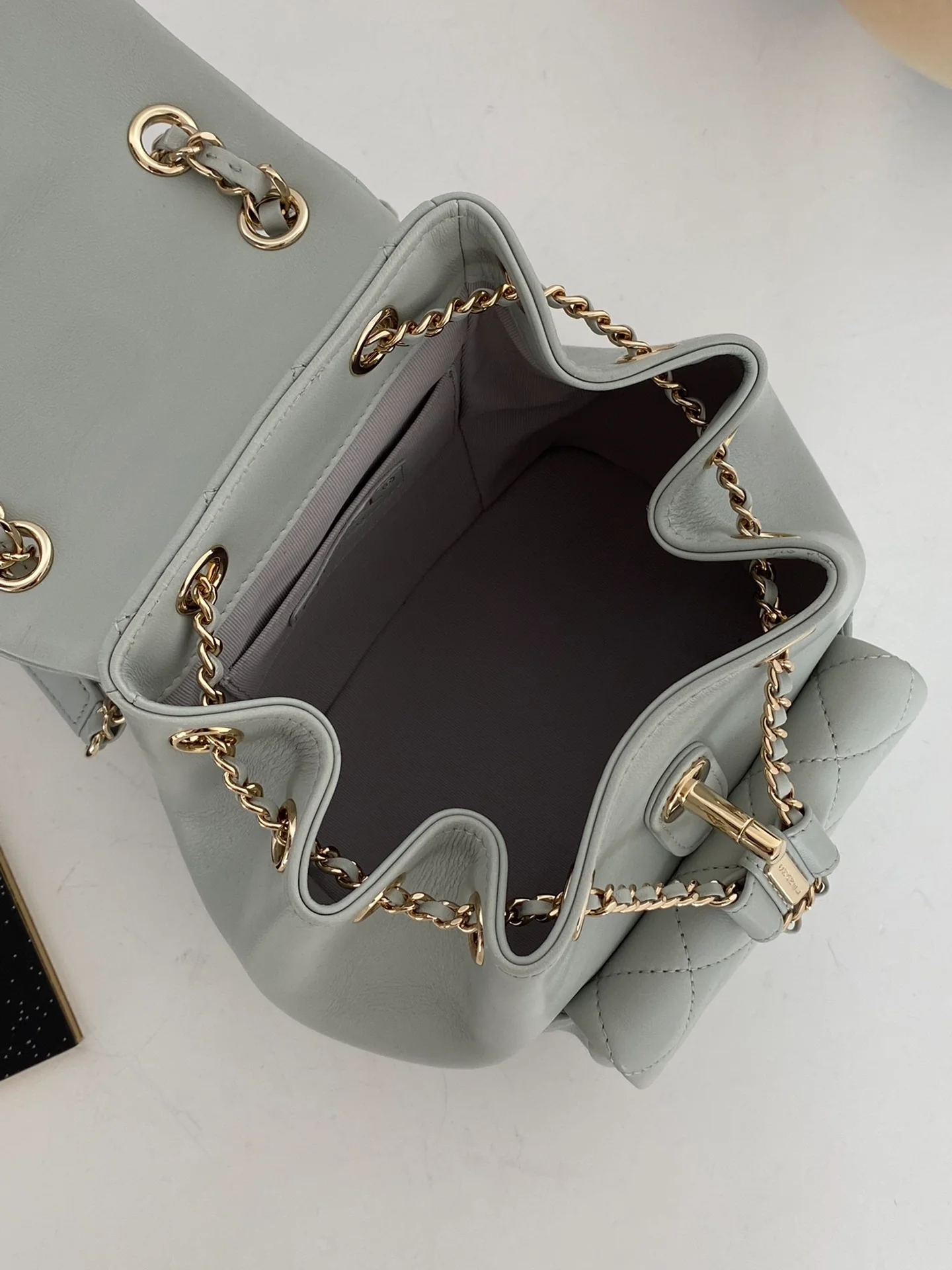 Новинка начала лета 2023 года от Chanel - Маленький рюкзак Duma - Серо-голубой