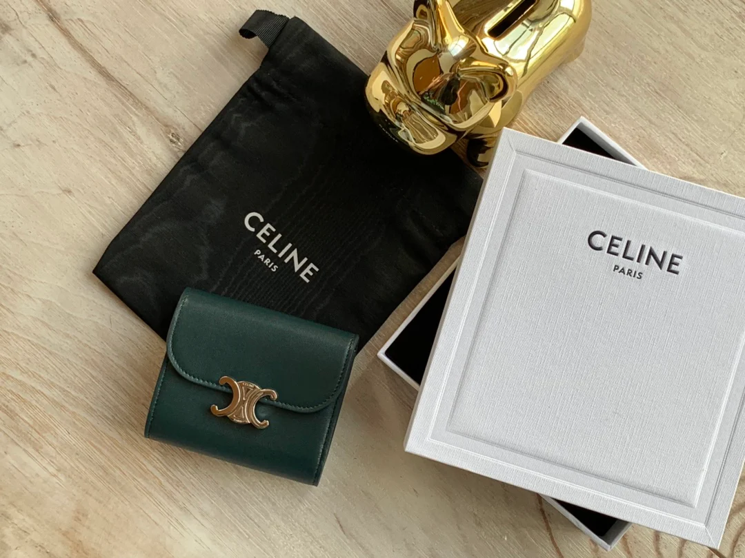Celine TRIOMPHE 小号亮泽羊皮翻盖钱包-墨绿