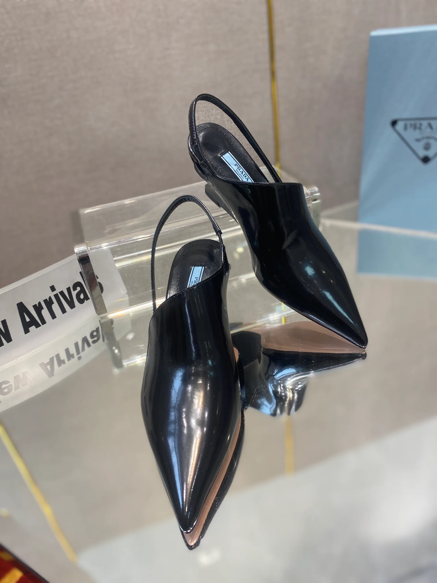 Туфли Prada - туфли Prada с острым носком на низком каблуке - черные