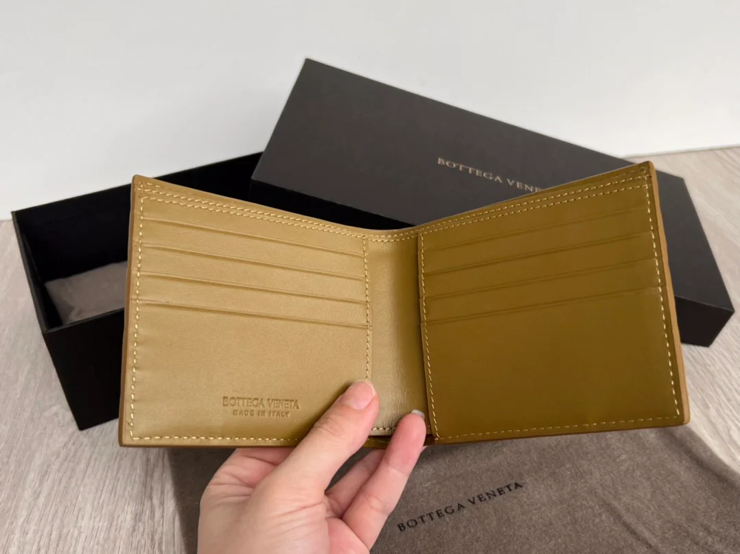 BV-中宽 编织 两折扣短夹 牛皮 11.5x9.5cm