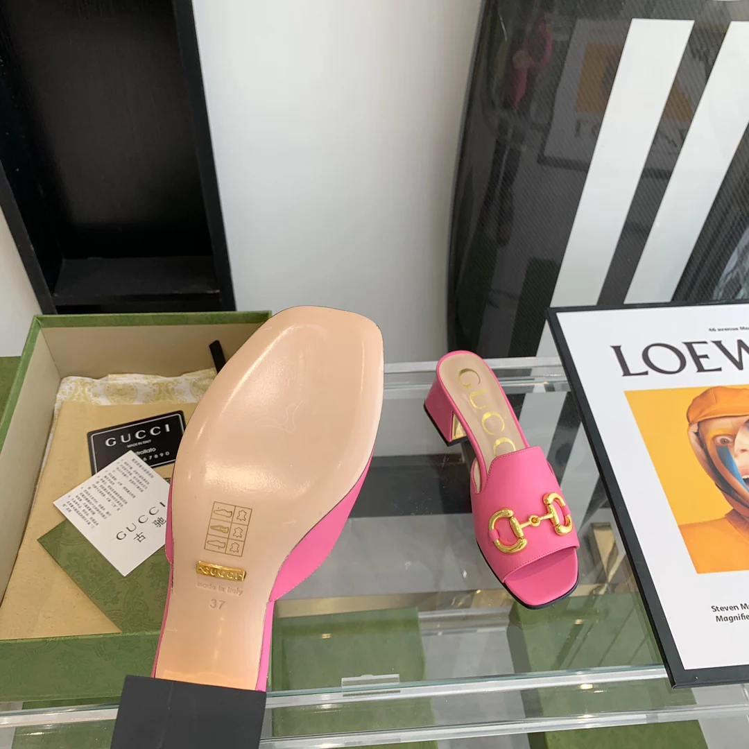 Босоножки Gucci с квадратным носком и низким каблуком