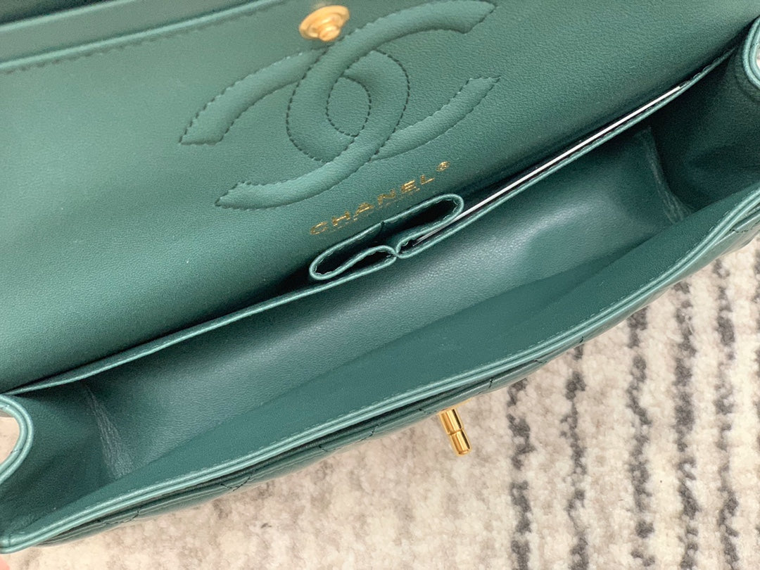 Сумка Chanel из овечьей кожи CF — зеленая с золотой фурнитурой — 25 см