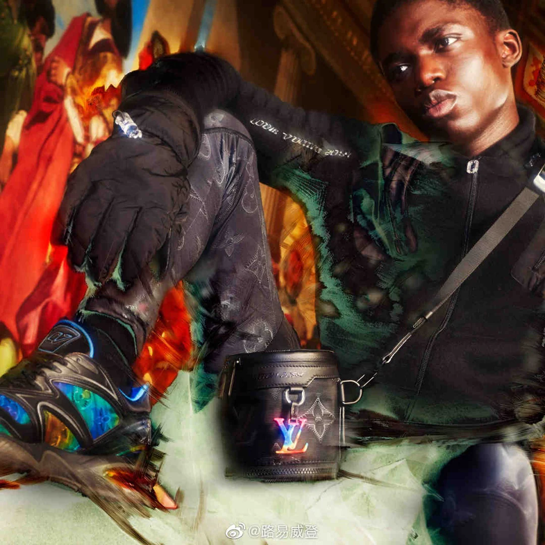 lv-m45604-expandable-polochon-handbag