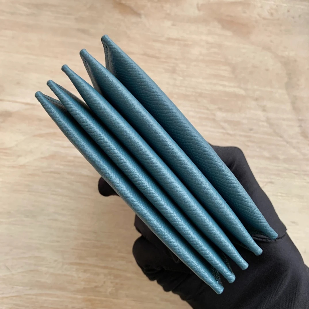 Celine 粒面牛皮风琴卡包