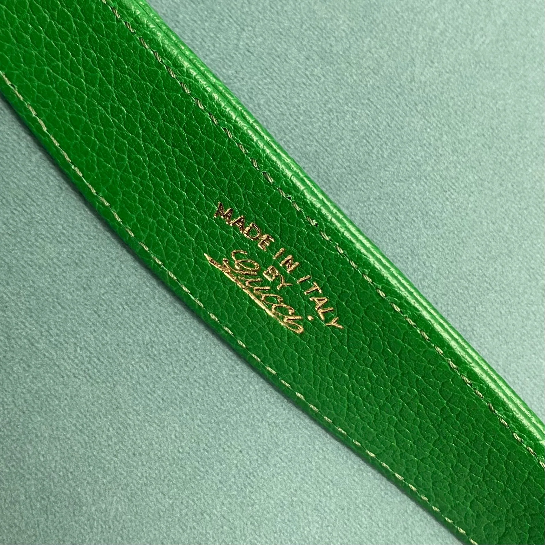 Весенняя коллекция Gucci 2023 — сумка через плечо ?Полумесяц?