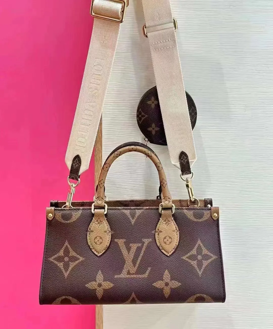 m46653-LV-onthego-east-west