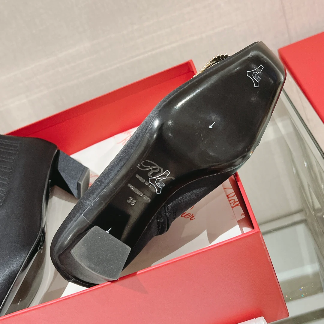 RV Shoes - Ботильоны на низком каблуке, украшенные стразами - 1