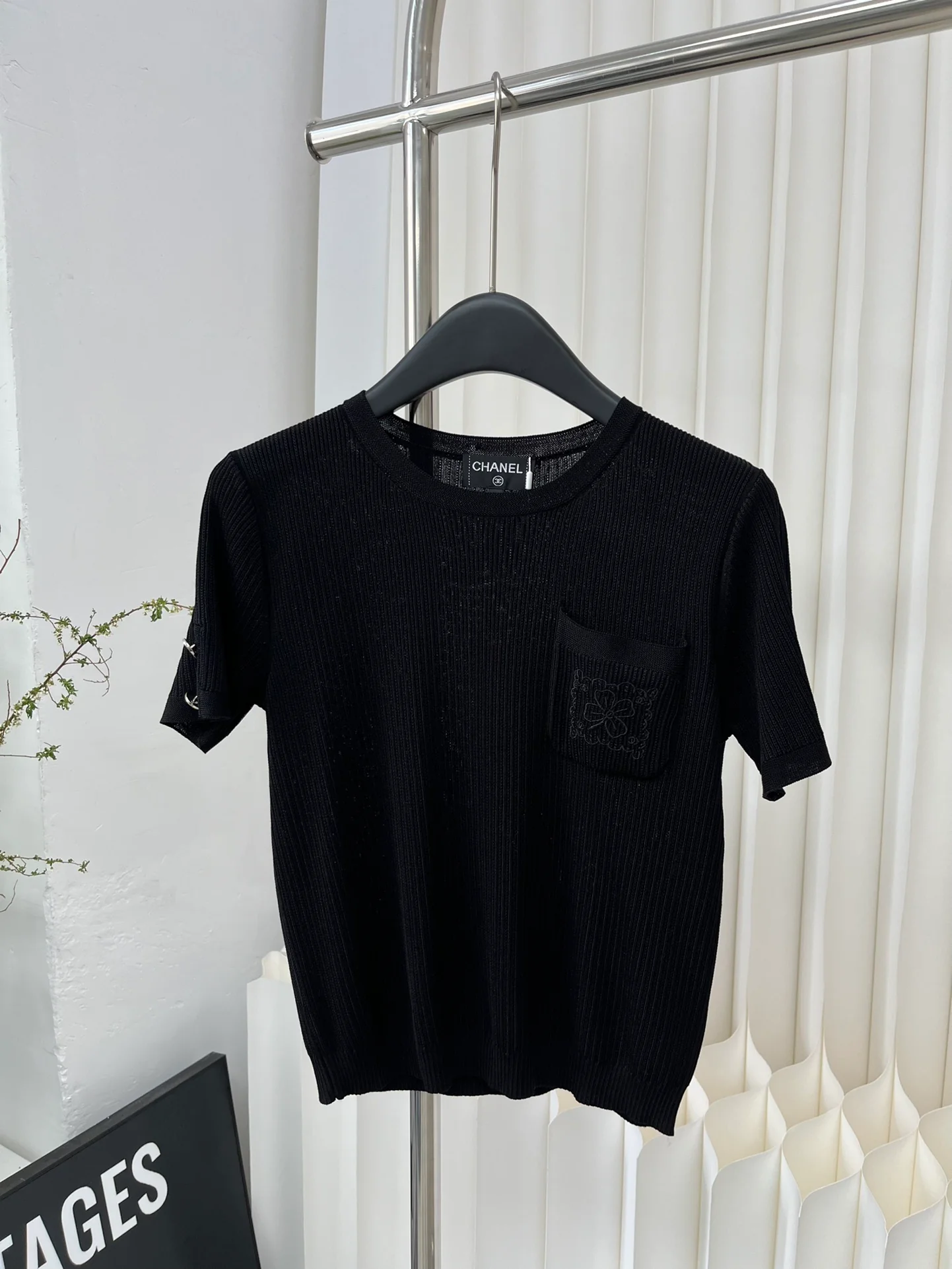 Chanel 2403 - Вязаный свитер с карманом и изображением четырехлистного клевера