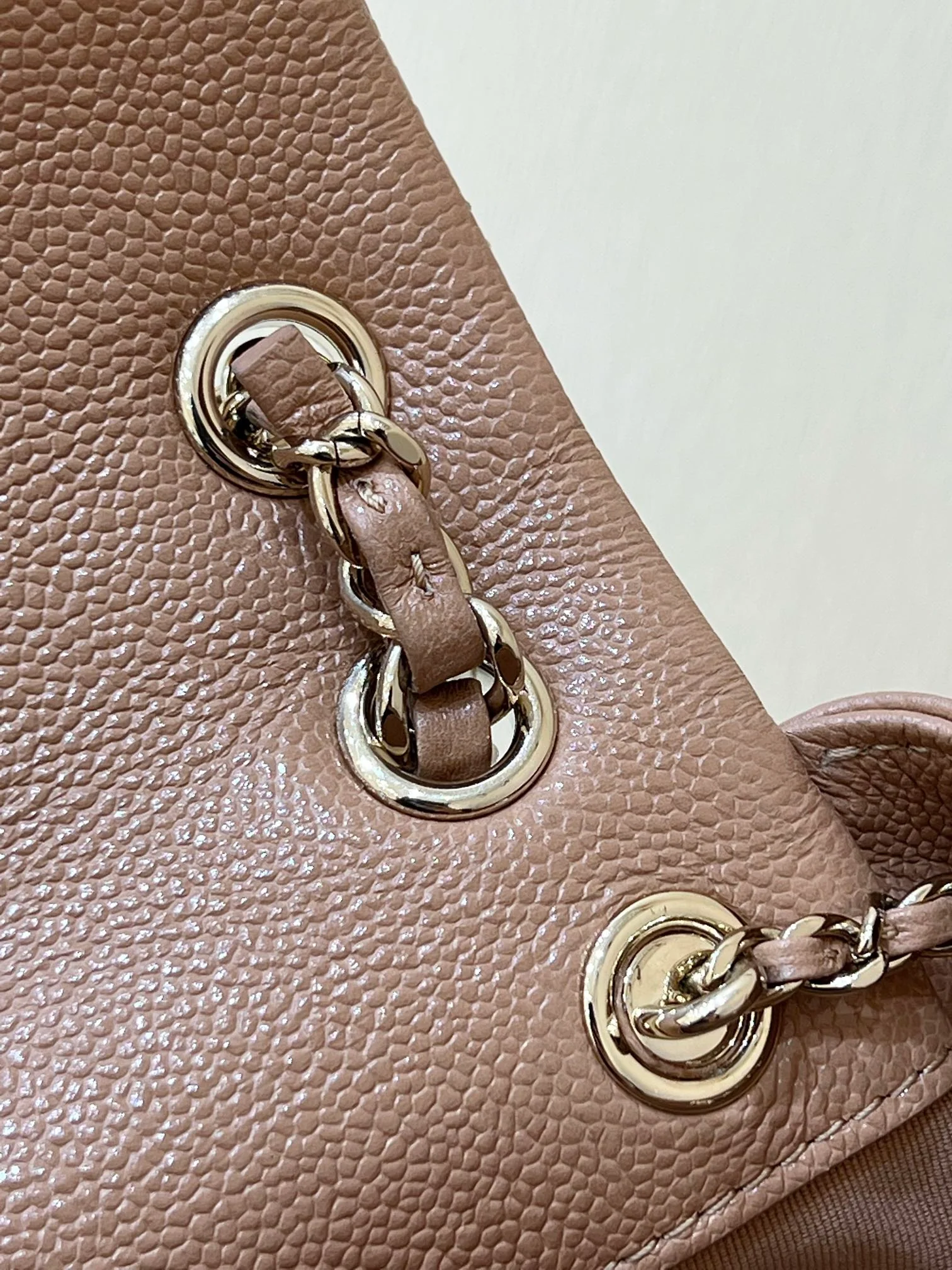 Коллекция Chanel Весна/Лето 2023 - Duma - Кожаный рюкзак ?Личи? - Абрикосовый