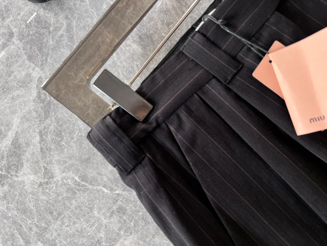 Miu Miu-2404 - Весенне-летняя новинка - Полосатый костюм: жилет и юбка - Черный - 1