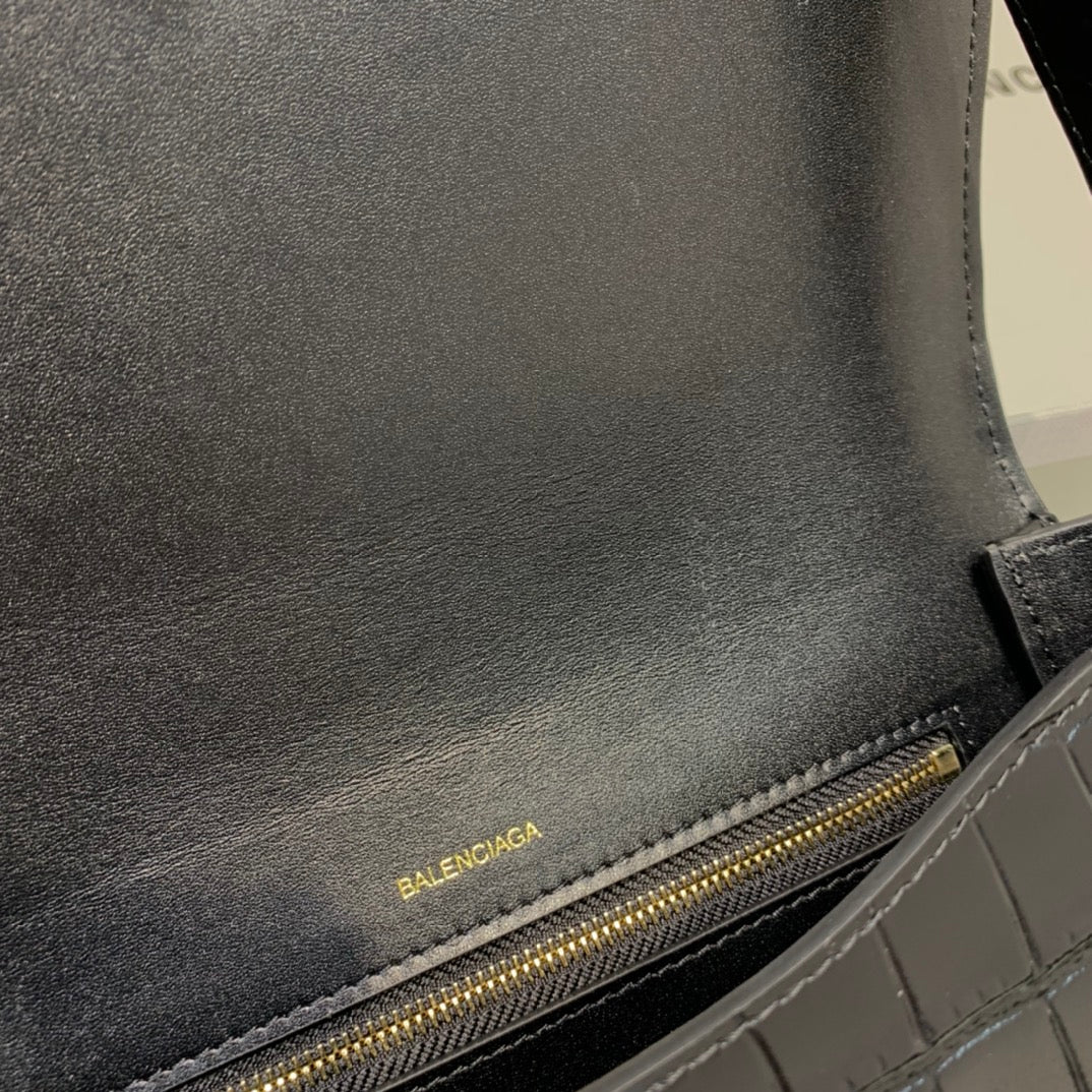 Сумка Balenciaga Ghost Bag - сумка через плечо из коровьей кожи с тиснением под крокодила.