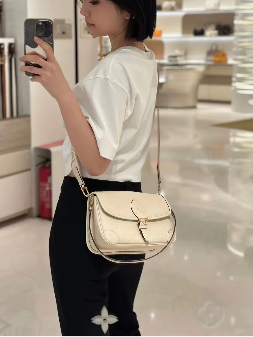 m46388-LV-diane Сумка-багет (наплечная/кроссбоди) - белая