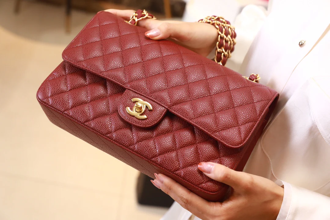 Классическая сумка Chanel Caviar CF — цвет ?Жижубовый красный? с золотой фурнитурой — 25 см