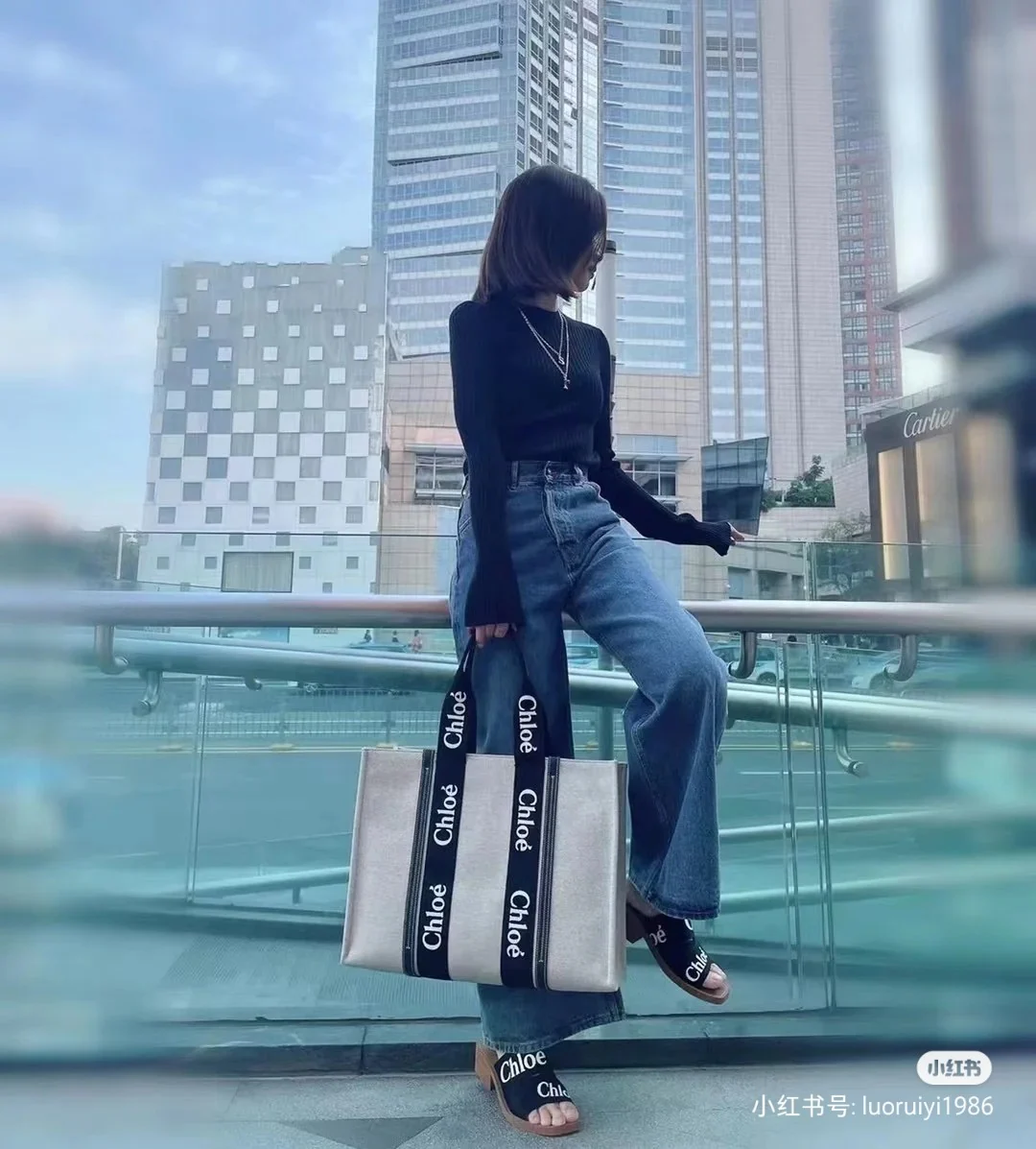 Сумка-тоут Chloe Woody — с черным ремешком и темно-синими вставками — большой размер