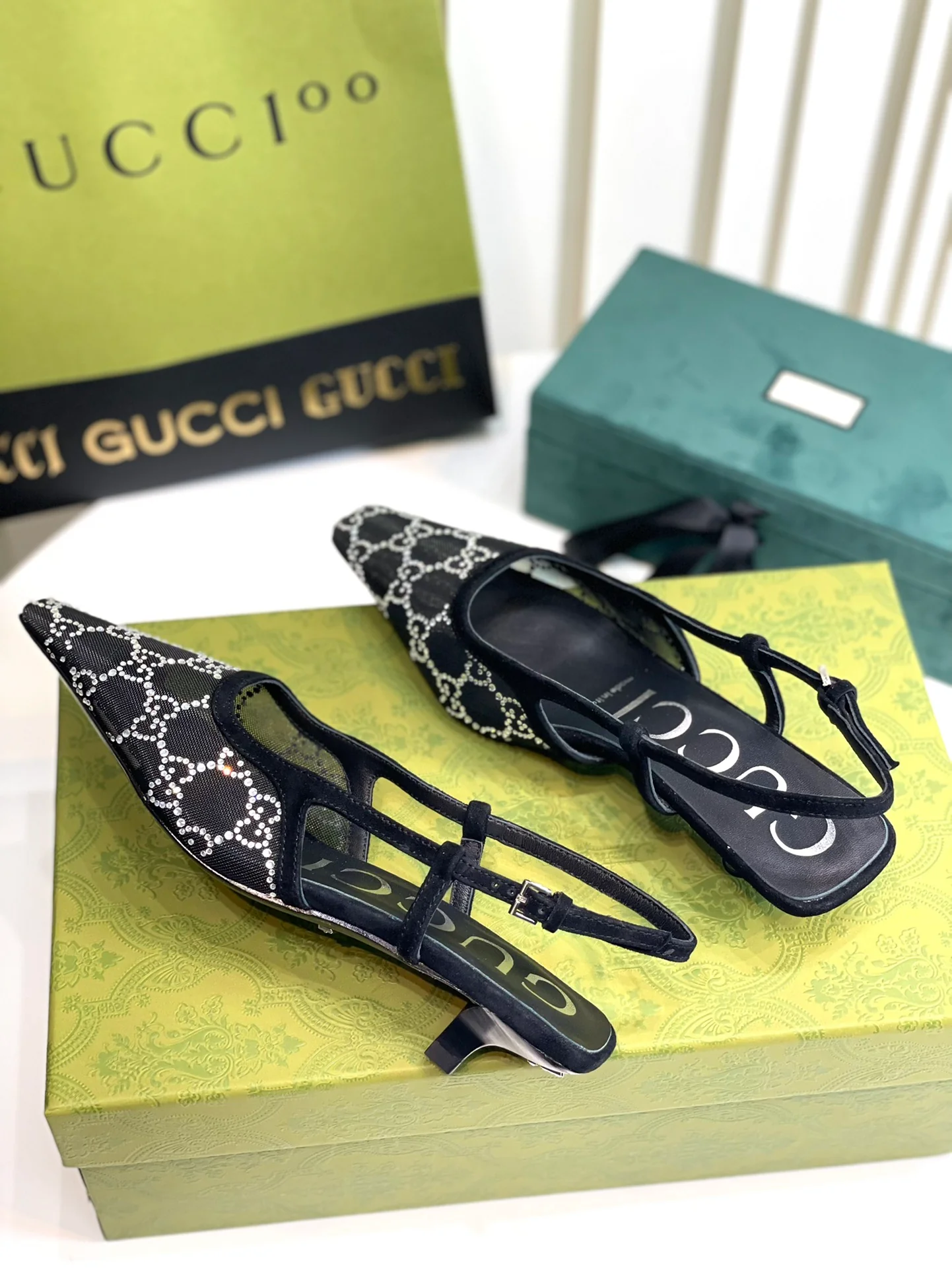 Gucci - Черные туфли на каблуке с монограммой, британский дизайн.