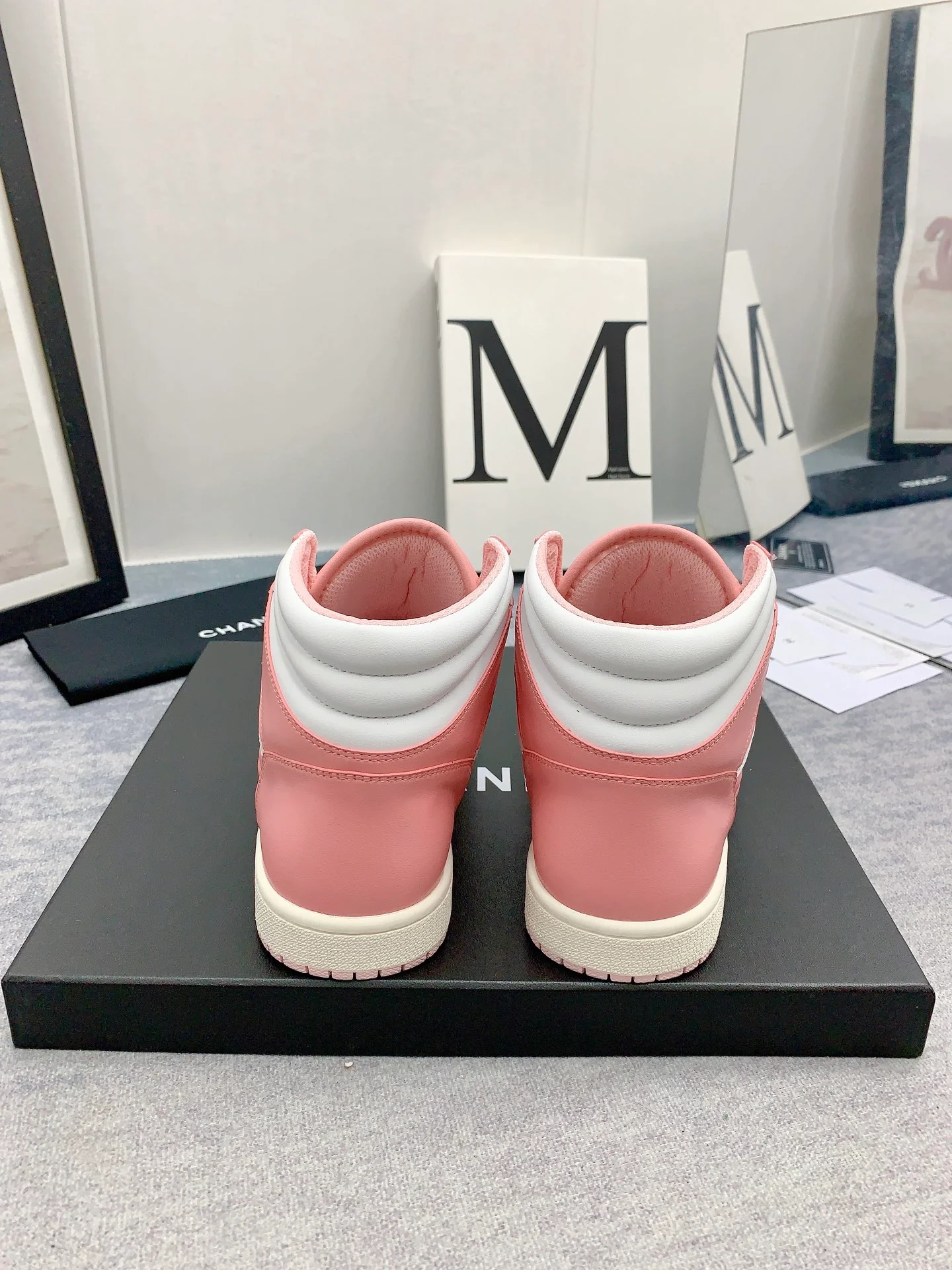Коллекция Chanel 2023 года - Повседневные высокие кроссовки - Унисекс - Розовые