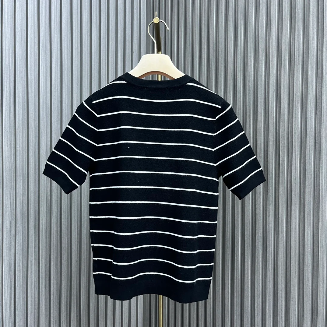 Miu Miu - 2404-24 Новинка: Футболка с круглым вырезом, полосатая, с коротким рукавом - Черная