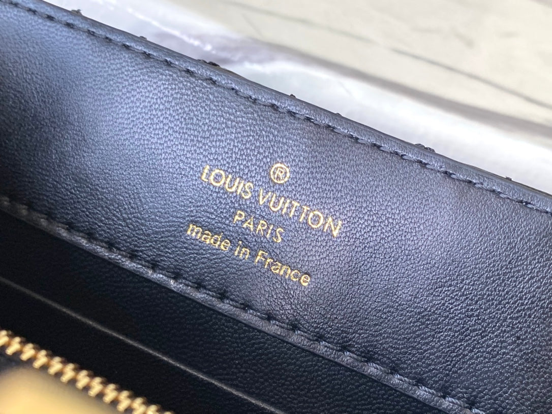 Миниатюрная сумка LV с цепочкой в ??виде четырехлистного клевера — черная.