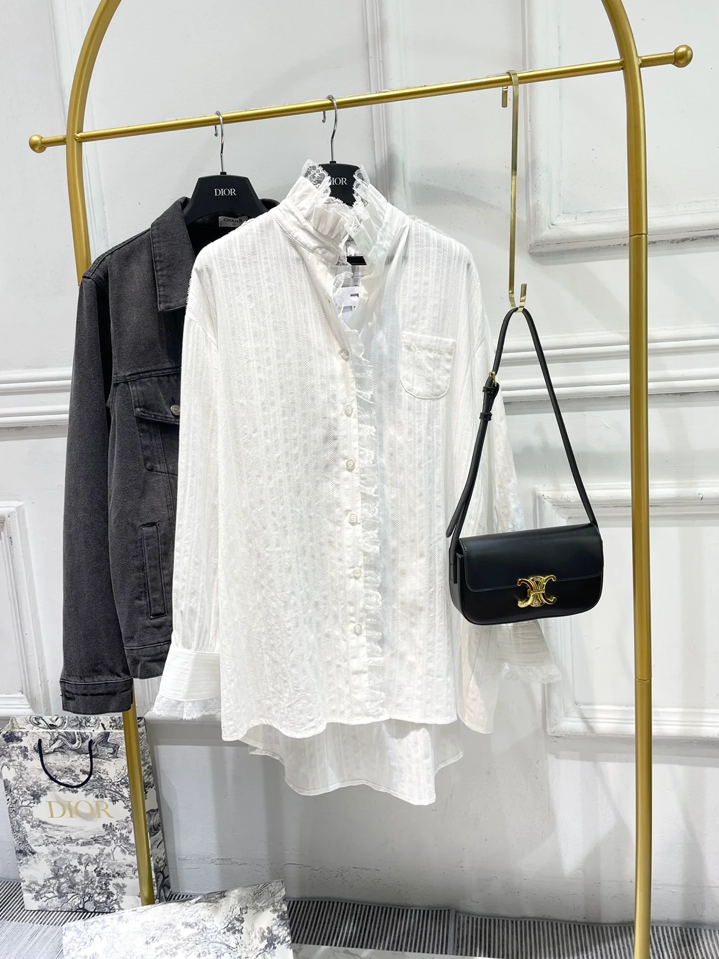 Dior - 2403 - Винтажная рубашка в придворном стиле с кружевной отделкой.