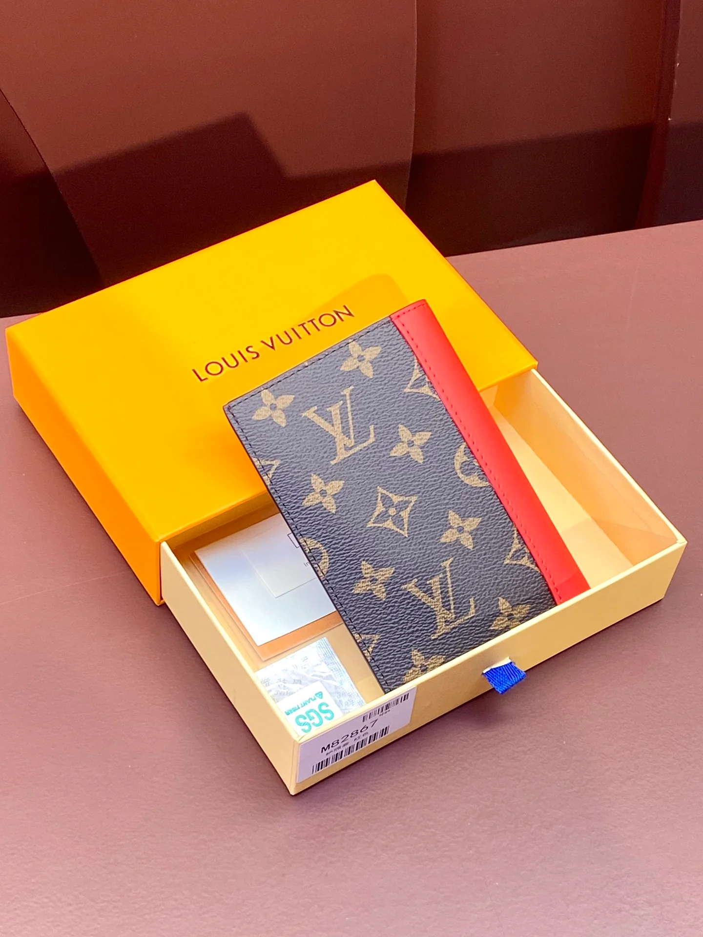 LV-m82867-Обложка для паспорта-Розовая