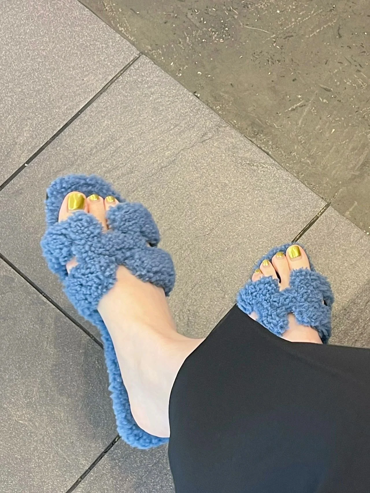 Сандалии Hermes 2024 с кудрявым мехом - синие