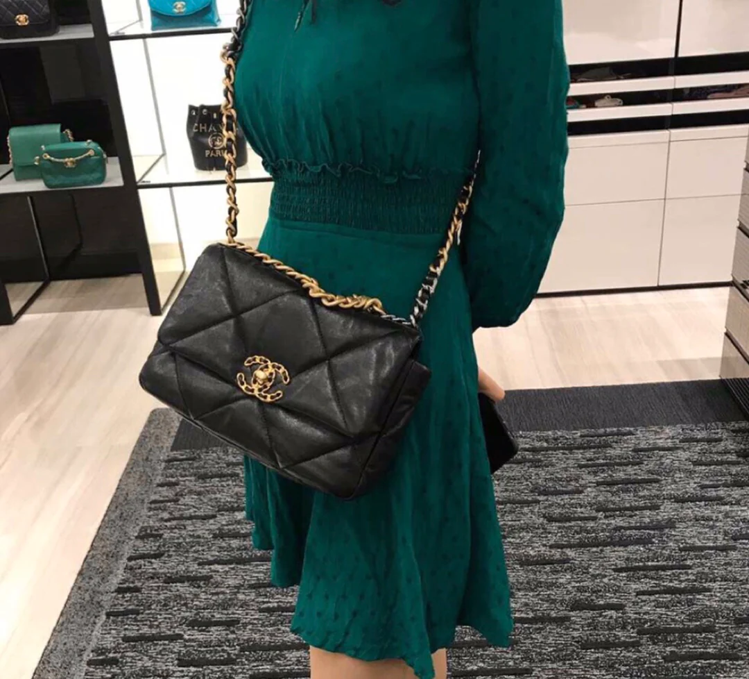 Маленькая сумочка Chanel 19bag - черная