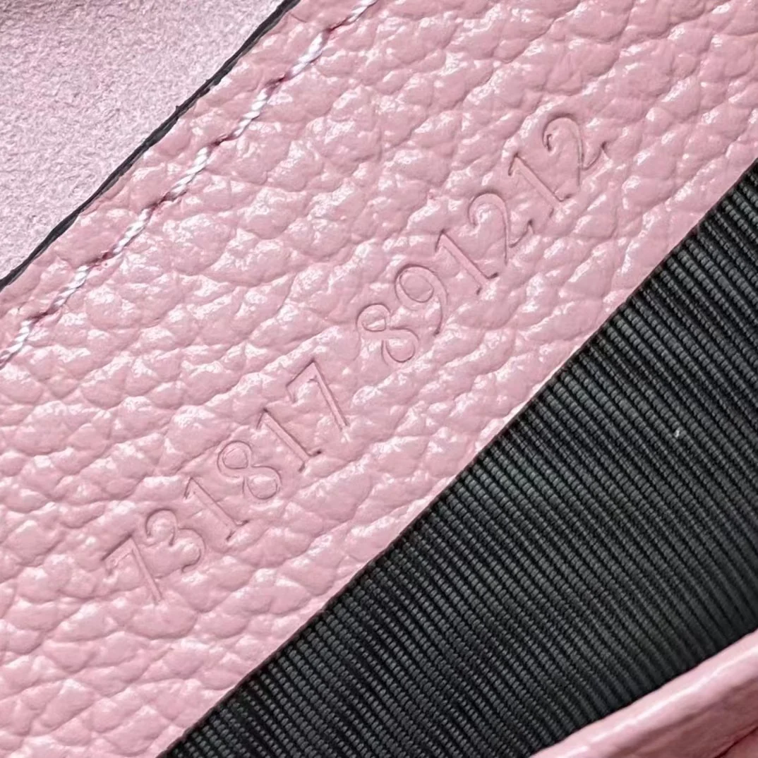 Сумка Gucci на цепочке через плечо - розовая