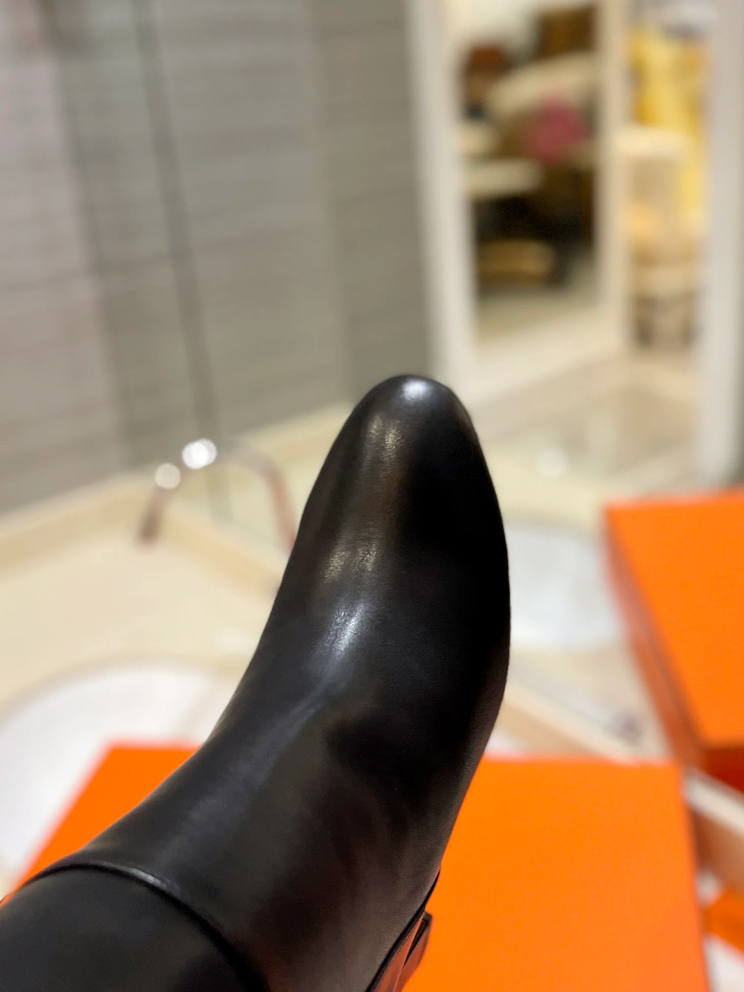 Классические сапоги Hermes Kelly с пряжкой - черные