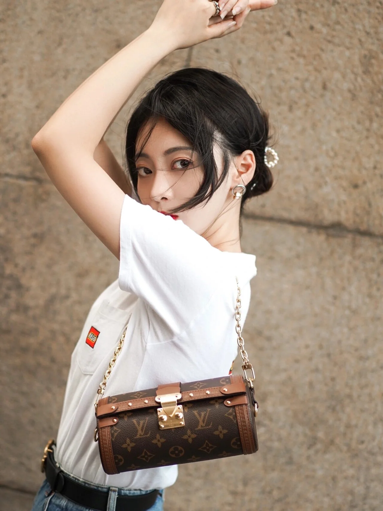 m57835-LV-papillon-trunk-round shoulder bag