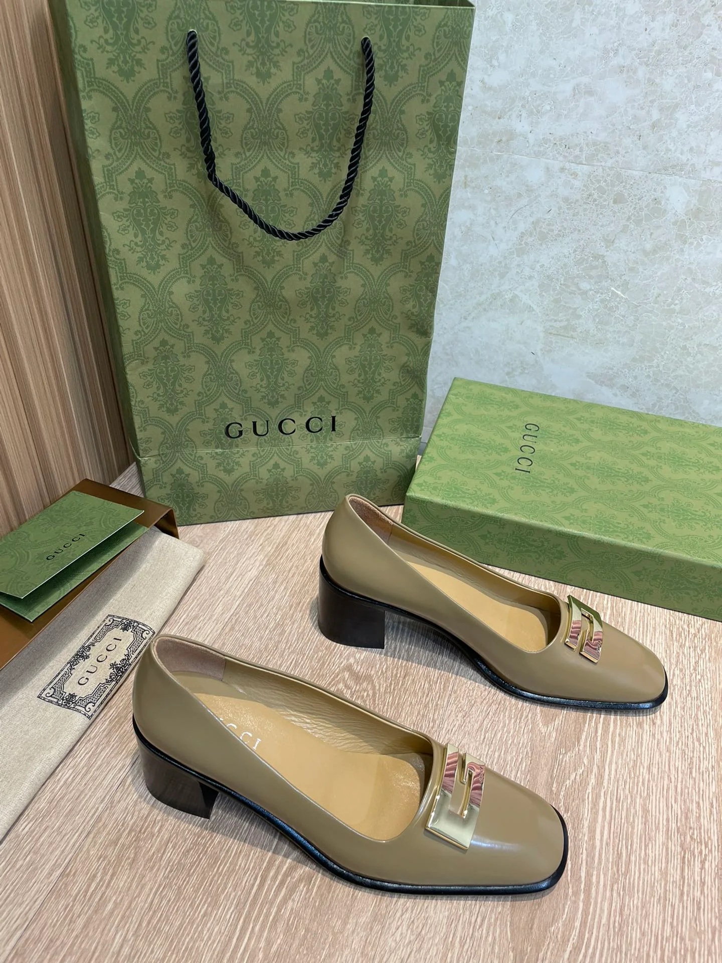 Gucci - 22 Ранняя весна - Ретро - Туфли на низком каблуке